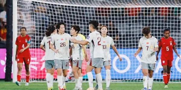 开云体育注册入口-高兴不起来！中国女足2-0开门红，踢得混乱险丢球，这样踢难卫冕