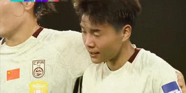 开云体育注册入口-高兴不起来！中国女足2-0开门红，踢得混乱险丢球，这样踢难卫冕