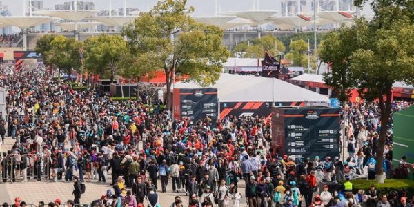 开云平台-“妈妈是我们心中的超人！” F1决赛日20余位城市骑士受邀观赛