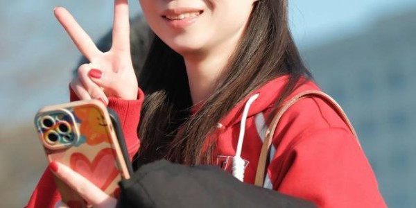 开云体育官网登录-2025赛季主客场全勤！这位成都蓉城女球迷“解锁”独一份荣誉丨封面头条