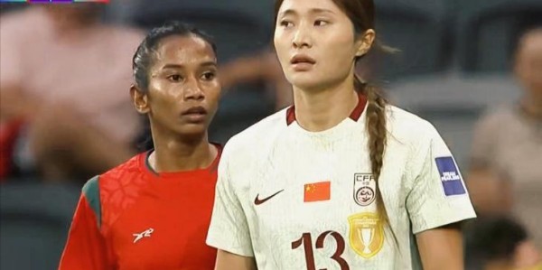 开云体育注册入口-高兴不起来！中国女足2-0开门红，踢得混乱险丢球，这样踢难卫冕