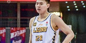 吴骁带伤单手罚球！媒体人：某种意义上讲这是广厦全队的比赛信念